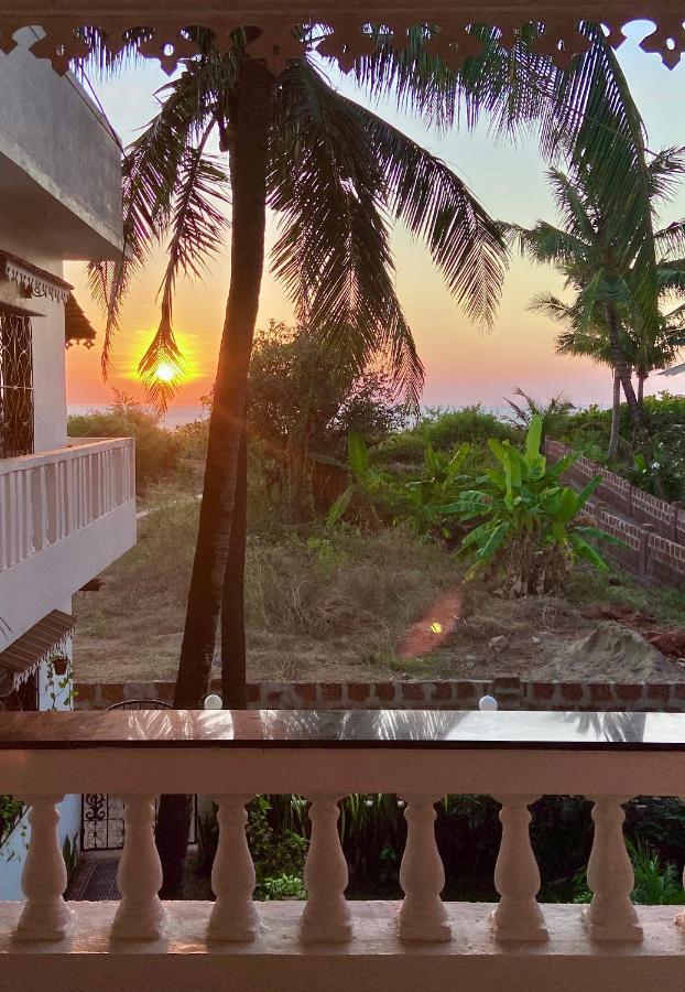 Shanu'S Seaside Inn - A Family-Run Guesthouse Just 100 Metres From Candolim Beach Esterno foto