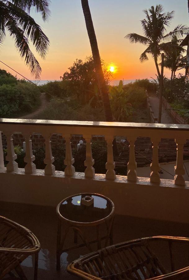 Shanu'S Seaside Inn - A Family-Run Guesthouse Just 100 Metres From Candolim Beach Esterno foto