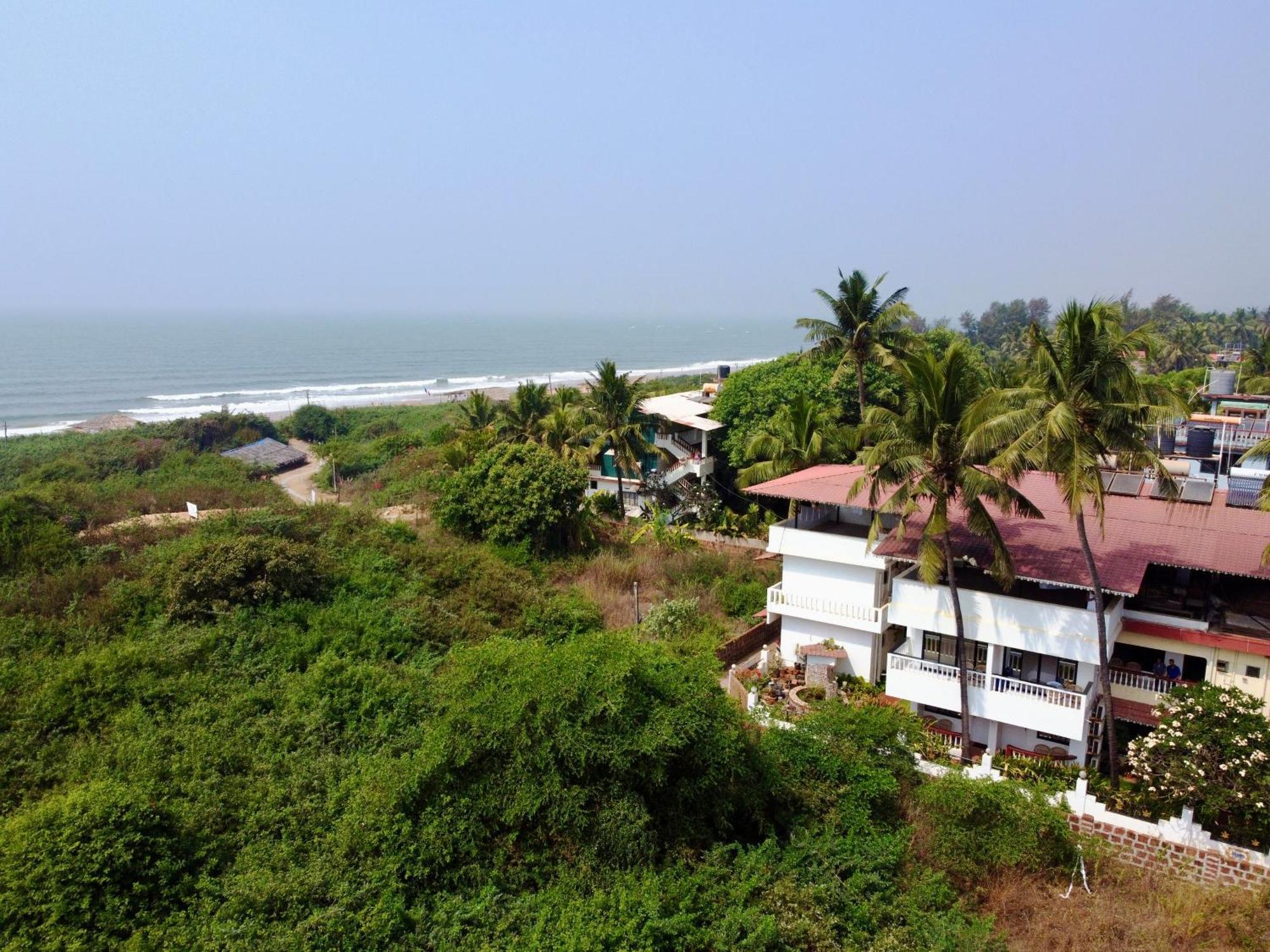 Shanu'S Seaside Inn - A Family-Run Guesthouse Just 100 Metres From Candolim Beach Esterno foto